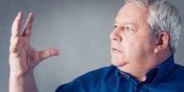 المنتج الايطالى جوفاني روبيانو فى لقاء فكرى بالاوبرا