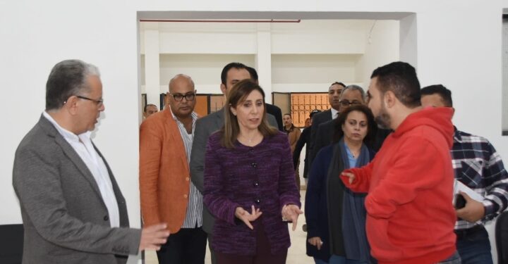 وزيرة الثقافة تتفقد مشروع تطوير مجمع الفنون المعاصرة ومكتبة 15 مايو