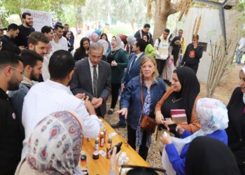 جامعة هليوبوليس تنظم معرضا فريدا لمنتجات طلاب كلية الصيدلة