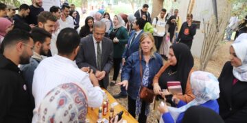 جامعة هليوبوليس تنظم معرضا فريدا لمنتجات طلاب كلية الصيدلة