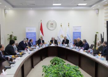 وزير التعليم العالي يترأس جلسة حوارية لمناقشة اللائحة الداخلية لجامعة بنها الأهلية