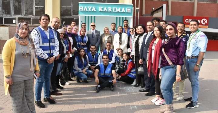 رئيس جامعة عين شمس يستقبل وفد من مؤسسة حياة كريمة