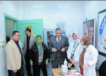 رئيس جامعة كفر الشيخ يتفقد القافلة الطبية والبيطرية والتوعوية المنطلقة من الجامعة لقرية شنو ضمن المبادرة الرئاسية “حياة كريمة