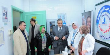 رئيس جامعة كفر الشيخ يتفقد القافلة الطبية والبيطرية والتوعوية المنطلقة من الجامعة لقرية شنو ضمن المبادرة الرئاسية “حياة كريمة