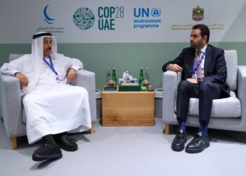 رئيس المجلس الأعلى للشؤون الإسلامية في مملكة البحرين يزور جناح الأديان في COP28