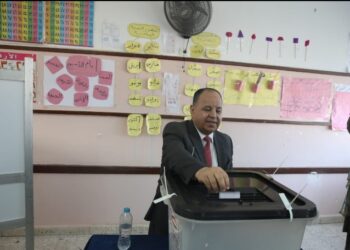 وزير المالية يدلي بصوته فى الانتخابات الرئاسية بلجنة مدرسة خالد بن الوليد بالسادس من اكتوبر