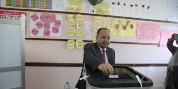 وزير المالية يدلي بصوته فى الانتخابات الرئاسية بلجنة مدرسة خالد بن الوليد بالسادس من اكتوبر