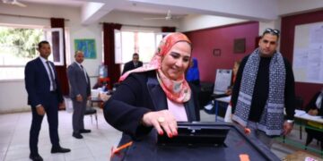وزيرة التضامن الاجتماعي تدلي بصوتها في انتخابات رئاسة الجمهورية بلجنة مدرسة بدر الإعدادية بالدقي