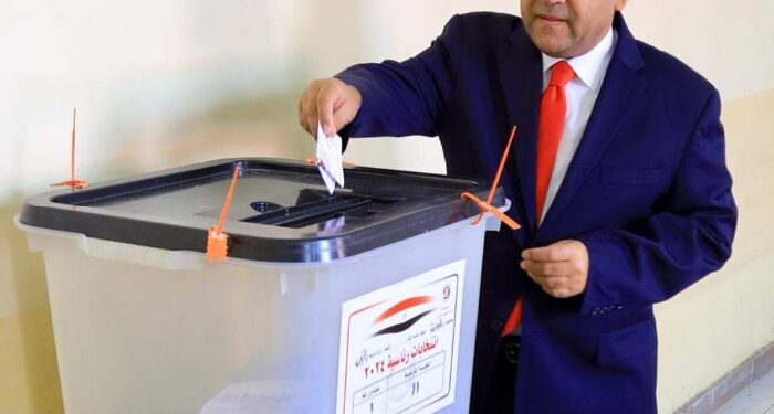 رئيس التنظيم والإدارة يدلي بصوته في الانتخابات الرئاسية ويدعو المواطنين لاستخدام حقهم الدستوري
