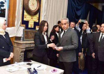 وزير العمل يدلى بصوته في الانتخابات الرئاسية بمدرسة الشهيد مصطفى يسري ابو عميرة بمصر الجديدة