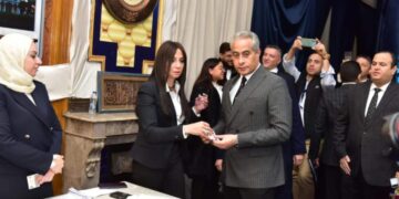 وزير العمل يدلى بصوته في الانتخابات الرئاسية بمدرسة الشهيد مصطفى يسري ابو عميرة بمصر الجديدة