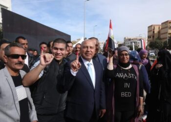 وزير النقل يدلي بصوته في الانتخابات الرئاسية بمدرسة سيزا نبراوي بالتجمع الخامس