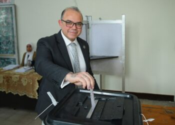 الدكتور محمد فريد رئيس هيئة الرقابة المالية يدلي   بصوته في الانتخابات الرئاسية