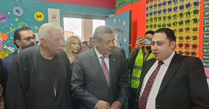 المرشح الرئاسي المهندس حازم عمر يتفقد لجنة مدرسة الشهيد مصطفي سمير بدوي بكفر الشيخ