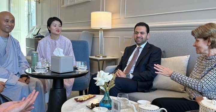 وفد من المركز الأوروبي الأسيوي يزور جناح الأديان في COP28 ويشيد بمبادرات مجلس حكماء المسلمين في مواجهة تحديات المناخ