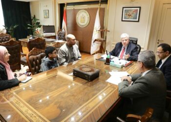 وزير التعليم العالي يلتقي بأسرة الطفل يحيى عبدالناصر “العبقري”