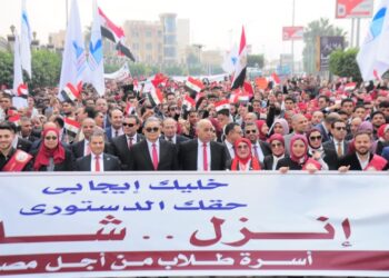 رئيس جامعة كفر الشيخ يقود أكبر مسيرة طلابية حاشدة لأسرة طلاب من اجل مصر لدعم المشاركة فى الانتخابات الرئاسية