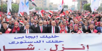 رئيس جامعة كفر الشيخ يقود أكبر مسيرة طلابية حاشدة لأسرة طلاب من اجل مصر لدعم المشاركة فى الانتخابات الرئاسية
