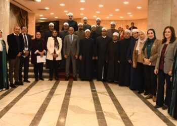 خلال الملتقى التثقيفى للأئمة والواعظات رئيس جامعة عين شمس : علماء وزارة الأوقاف يمثلون حجر الزاوية وطاقة نور وطوق النجاة  لإعادة التوازن الفكرى