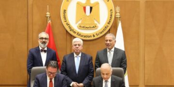 وزير التعليم العالي يستقبل وفدًا رفيع المستوى من جامعة تكساس ويشهد توقيع مذكرة تفاهم بين جامعتي باديا وتكساس