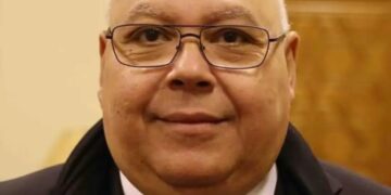 وزيرة الثقافة‏ تُقدم واجب العزاء للدكتورة إيناس عبد الدايم في رحيل زوجها