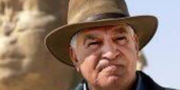 زاهي حواس يجري عملية جراحية بالساق اليمني بألمانيا