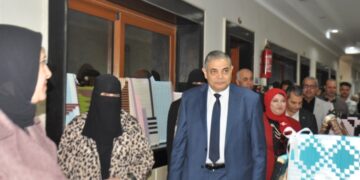 رئيس جامعة كفر الشيخ يشيد بالمعارض الفنية لكليه التربيه النوعيه بالجامعة