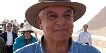 Dr. Zahi Hawass undergoes surgery on his right leg in Germany