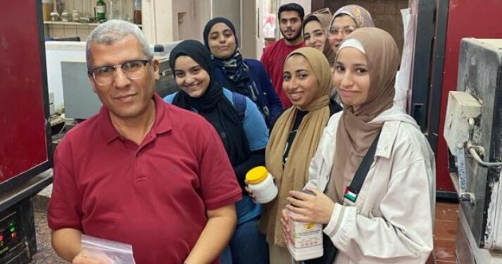 الفنون التطبيقية بالجامعة المصرية الروسية تنظم زيارة للطلاب بالمركز القومى البحوث