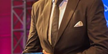 تكريم متميز لخبير التنمية البشرية أحمد القاضي في حفل افتتاح شركة (Shlen Power)