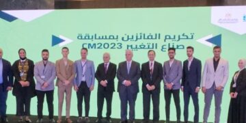 وزير التعليم العالي والتربية والتعليم يكرمان طلاب مشروع نوادي الابتكار ASU-IClub  خلال الفعالية الختامية لبرامج ومسابقات صندوق رعاية المبتكرين والنوابغ 2023م