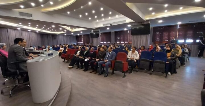 كلية الحقوق تعقد ندوة عن كيفية أداء محو الأمية