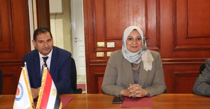 أ.د غادة فاروق نائب رئيس جامعة عين شمس انعقاد الاجتماع الأول للجنة العليا للاعتماد للمركز القومى للتدريب