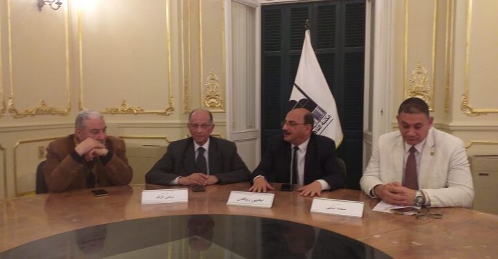 ندوة ” الهوية الوطنية المصرية وصراع التواصل الاجتماعى” بمكتبة القاهره الكبرى بالزمالك