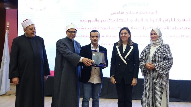 رئيس جامعة الأزهر يشارك في تكريم الفائزين في ملتقى الأزهر الدولي الثاني للكاريكاتير