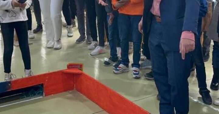 طلاب الجامعة المصرية الروسية يحصلون على مراكز متقدمة بمسابقة كرة القدم للروبوتات