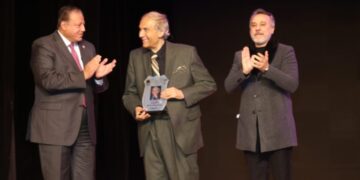 نجوم الفن يشاركون في تكريم المؤرخ المسرحي الدكتور عمرو دوارة