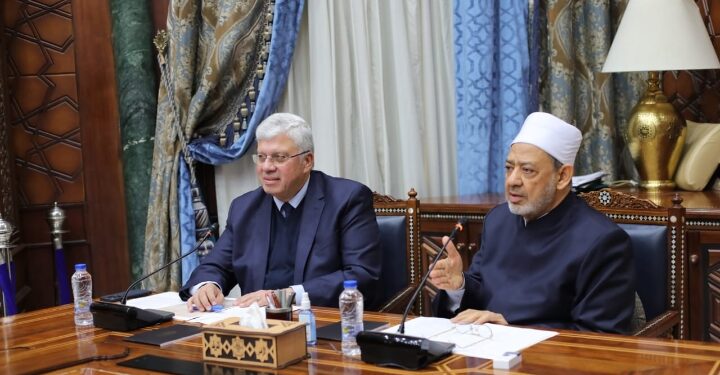 شيخ الأزهر يستقبل وزير التعليم العالي ويناقشان سبل تعزيز التعاون والتكامل بين التعليم العالي وجامعة الأزهر