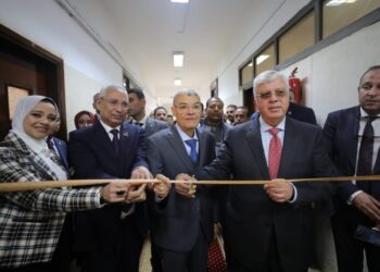 وزير التعليم العالي يفتتح عددًا من المشروعات الصحية والتعليمية بجامعة المنيا