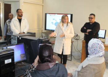 ورش عمل مجانية لتنمية مهارات أعضاء الجهاز الإدارى بكلية الآداب بجامعة عين شمس