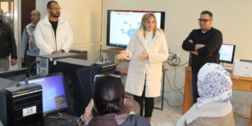 ورش عمل مجانية لتنمية مهارات أعضاء الجهاز الإدارى بكلية الآداب بجامعة عين شمس