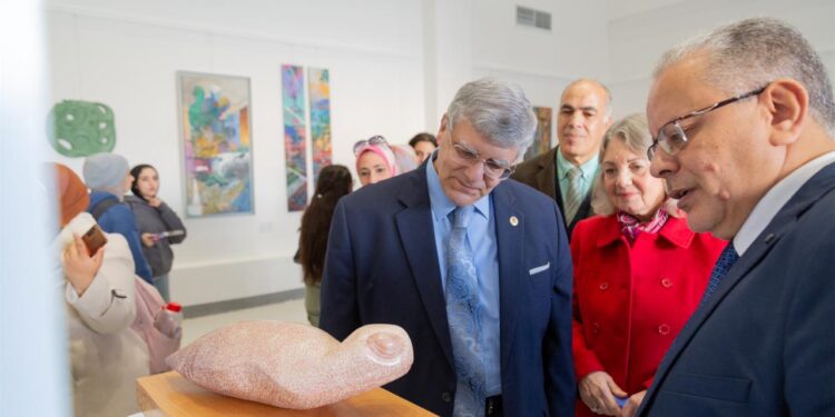 افتتاح المعرض الثاني للفنون البصرية بالجامعة المصرية اليابانية