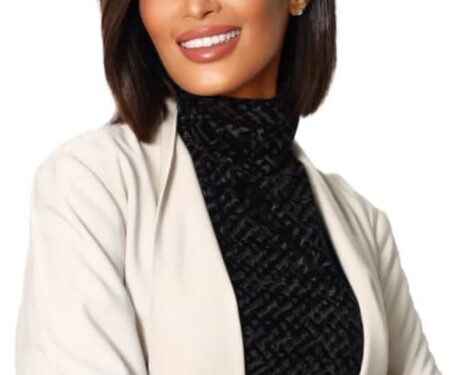 شادية عبد العزيز تقدم برنامج “ترانزيت “باذاعة مكس اف ام