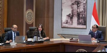 فى اجتماعه مع ” الشيخ ” : رئيس الوزراء يستعرض إستراتيجية تطوير البورصة المصرية