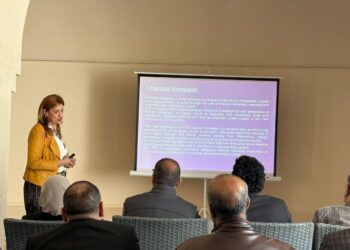 اجتماع موسع بين ممثلي الثقافة والتجارة والصناعة لمناقشة التعاون المشترك وسُبل دعم وتطوير وتسويق منتجات الحرف التراثية