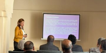 اجتماع موسع بين ممثلي الثقافة والتجارة والصناعة لمناقشة التعاون المشترك وسُبل دعم وتطوير وتسويق منتجات الحرف التراثية