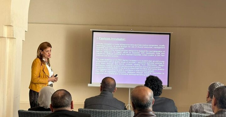 اجتماع موسع بين ممثلي الثقافة والتجارة والصناعة لمناقشة التعاون المشترك وسُبل دعم وتطوير وتسويق منتجات الحرف التراثية