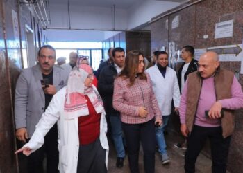 فى زيارة مفاجئة .. محافظ دمياط تتفقد مستشفى الزرقا المركزى وتقرر إحالة مسئول المستشفى و ٩٨ من العاملين بها للشئون القانونية للتحقيق  ____