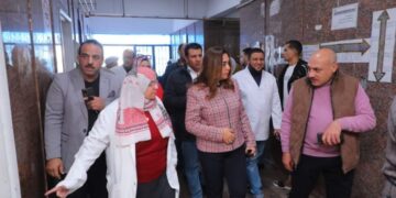 فى زيارة مفاجئة .. محافظ دمياط تتفقد مستشفى الزرقا المركزى وتقرر إحالة مسئول المستشفى و ٩٨ من العاملين بها للشئون القانونية للتحقيق  ____
