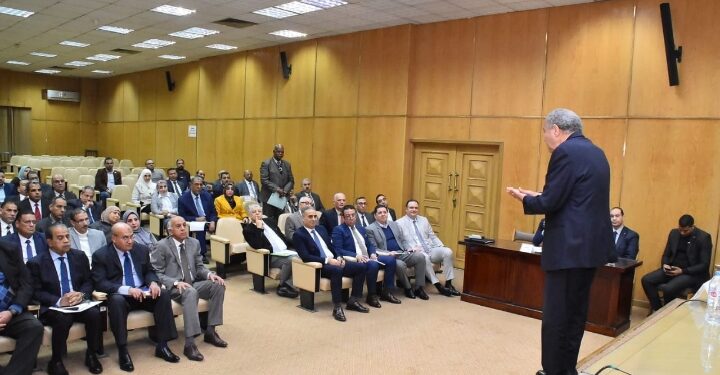 وزير التموين  : تشكيل لجنة عليا بالوزارة ولجان رئيسية بكل مديرية تموينية على مستوى كافة المحافظات